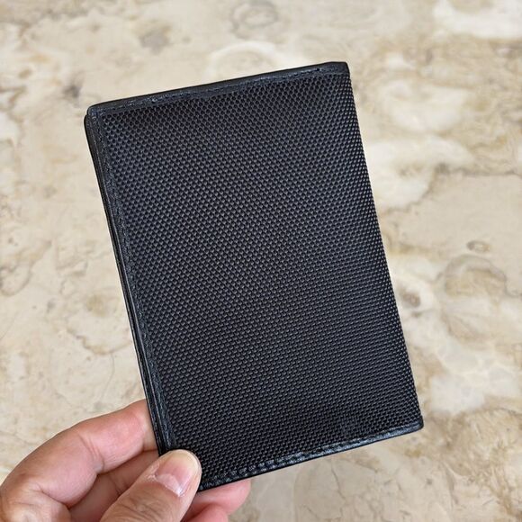 Travelon Anti-RFID Bi-Fold Leather Passport Holder Card Travel Wallet - Picture 6 of 10